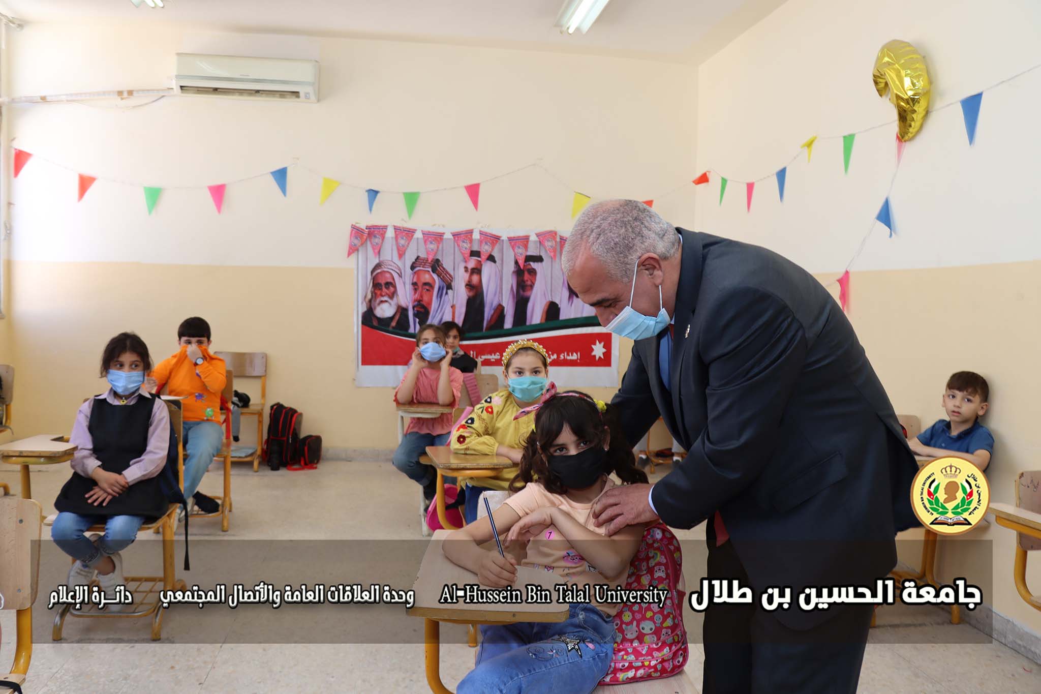 رئيس الجامعة الحسين بن طلال يتفقد مدرسة وروضة الجامعة